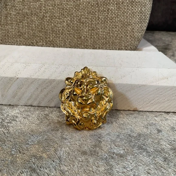 Vintage Gold Lion's Head Scarf Clip - Picture 2 of 3